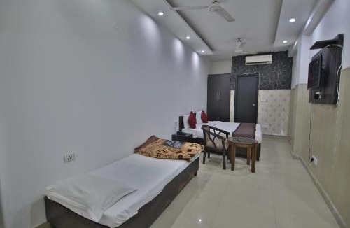 D6 Bed & Breakfast | Hotel Aravali Residency Near ILBS, Vasant Kunj