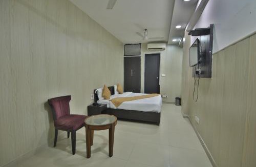 D6 Bed & Breakfast | Hotel Aravali Residency Near ILBS, Vasant Kunj