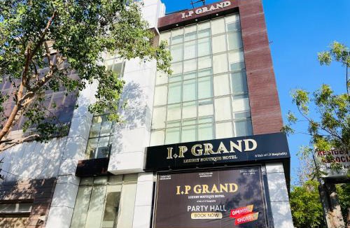 Anand Vihar Hotel | Hotel Aura IP Grand By Qotel Karkardooma Metro Station New Delhi