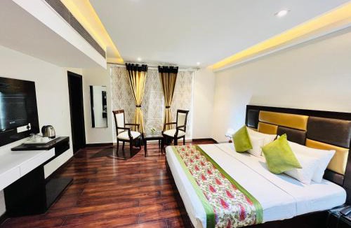 Anand Vihar Hotel | Hotel Aura IP Grand By Qotel Karkardooma Metro Station New Delhi