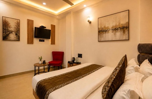 Paharganj Hotel | Hotel Bala Ji International New Delhi Railway Station
