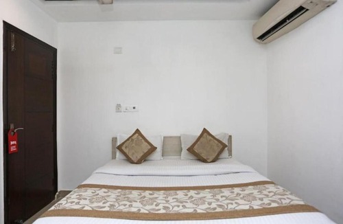Jangupura Extension Hotel | Hotel Bir - Near Nizamuddin Railway Station