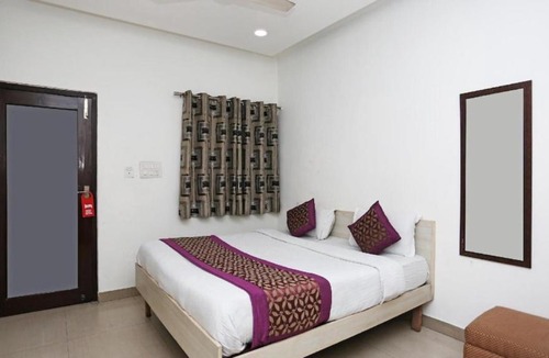 Jangupura Extension Hotel | Hotel Bir - Near Nizamuddin Railway Station