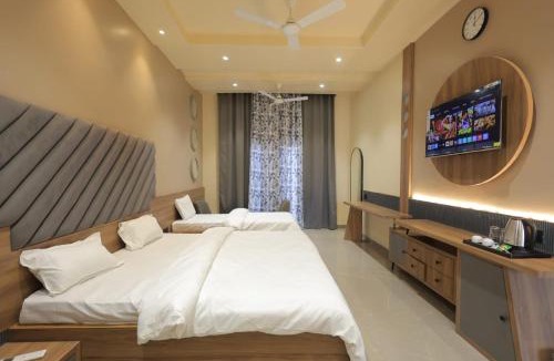 Bharatpur Hotel | Hotel Black Harbour - A Unit of Om Shanti Inn