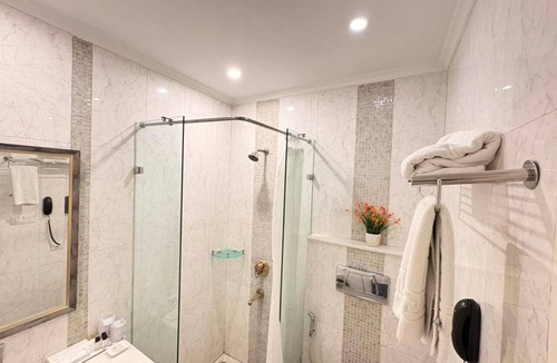 Connaught Place Hotel | Hotel Bright