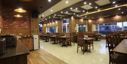 Fatehpur Hotel | Hotel Buddha House Himalayan Brothers