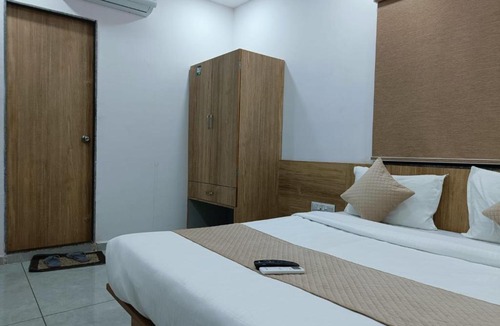 Thaltej House | Hotel Captown Inn