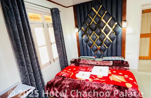 Dal Lake Hotel | Hotel Chachoo Palace