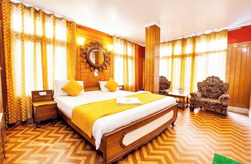 Mallital Hotel | Hotel Deluxe Ankur Lake View Mall Road Nainital Near Naina Devi Temple