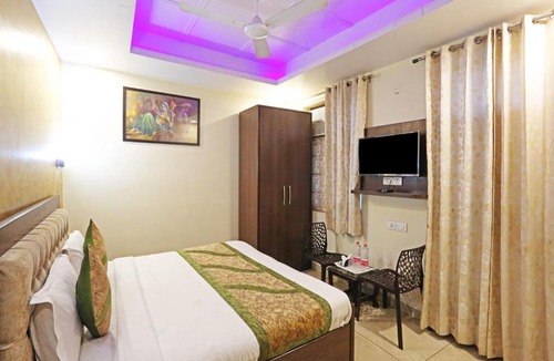 Delhi Hotel | Hotel Deluxe stay -Jagat puri Metro