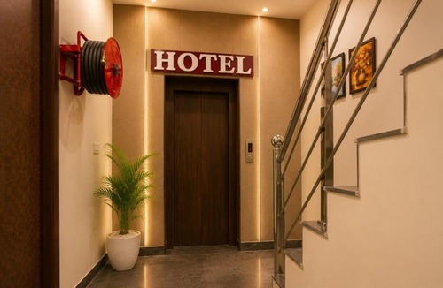 Mohali Hotel | Hotel Devine Opp Jubilee Walk Mall & Near Gurdwara Sohana