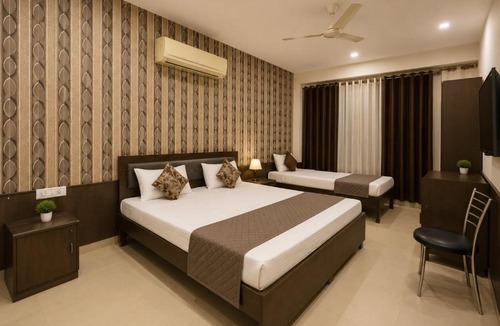 Mohali Hotel | Hotel Devine Opp Jubilee Walk Mall & Near Gurdwara Sohana