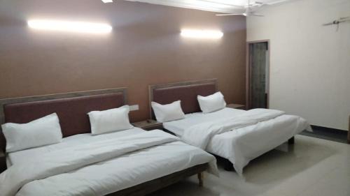 Sector 45 Hotel | HOTEL DHANUA PALACE