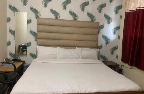 Sector 45 Hotel | HOTEL DHANUA PALACE