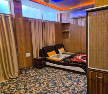 Gulmarg Hotel | Hotel Dilli Darbar and restaurant Bandipora