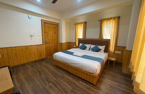 Chaurah Hotel | Hotel Diwan Sach Pass Himalayan Brothers