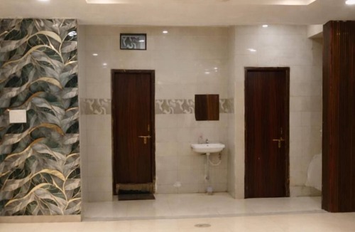Raipur Hotel | Hotel Emirates Case