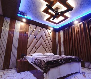 Srinagar Hotel | HOTEL FABULOUS KASHMIR, Dal lake