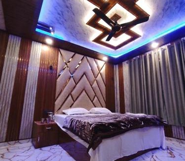 Srinagar Hotel | HOTEL FABULOUS KASHMIR, Dal lake
