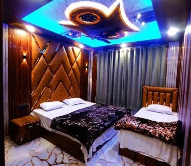 Srinagar Hotel | HOTEL FABULOUS KASHMIR, Dal lake