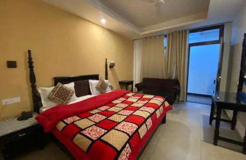 The Mall Road Hotel | Hotel Garden Reach Mussoorie Near Mall Road