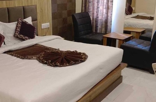Zirakpur Hotel | Hotel Glass INN