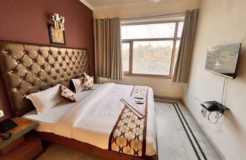 Old Gurgaon Hotel | HOTEL GRACIOUS
