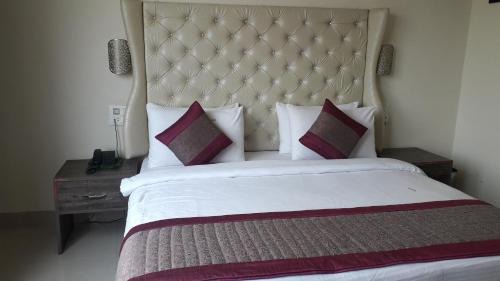 Dadahu Hotel | Hotel Guru Surbhi
