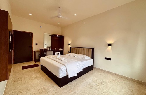 Sringeri Hotel | Hotel hill view