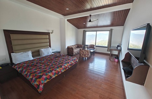 The Mall Road Hotel | Hotel Himalayan Club