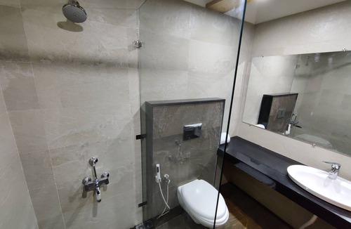 The Mall Road Hotel | Hotel Himalayan Club
