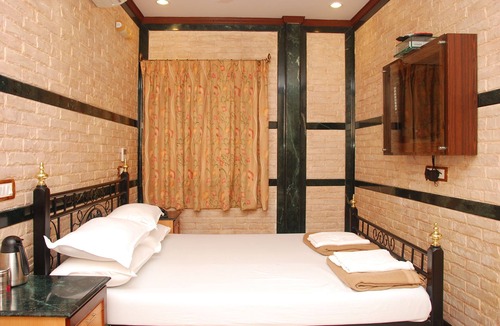 Girgaon Hotel | Hotel Hira
