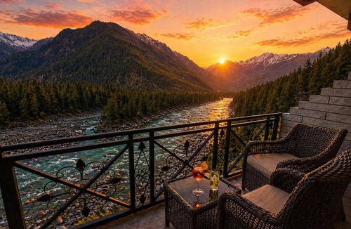 Vashist Hotel | Hotel Hollywood Manali - Scenic River & Mountain View With Premium Rooms Near Mall Road