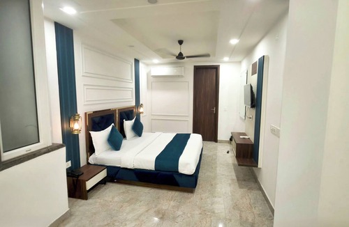 Dwarka Hotel | Hotel HomeAste 001 Near Yashobhoomi Convention Center