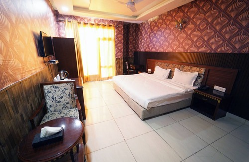 Sri Hargobindpur Hotel | HOTEL INDER PARADISE