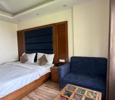 The Mall Road Hotel | Hotel India