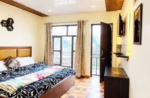 The Mall Road Hotel | Hotel Kaafal Homestay Mussoorie