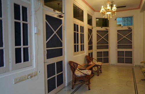 Sindhi Camp House | Hotel Karni Niwas