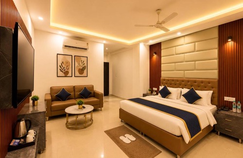 Pashim Vihar Hotel | Hotel Kasa Stays Premier - Peeragarhi Metro Station