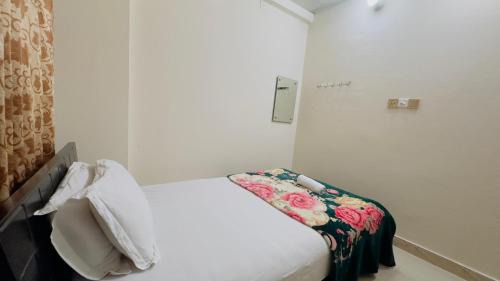 Mohammadpur Apartment | Hotel Labbaik Three College Gate