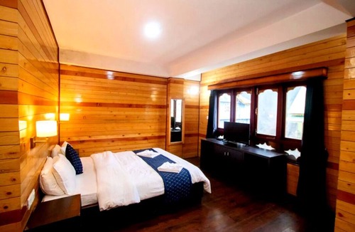 Lachen Hotel | Hotel Lamtey Valley Lachen by Baizus