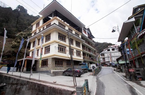 Lachen Hotel | Hotel Lamtey Valley Lachen by Baizus