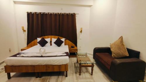 Dehradun Hotel | Hotel Laxmi Palace Near ISBT Dehradun