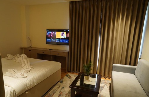 Phase 5 Hotel | Hotel Luxe Manor