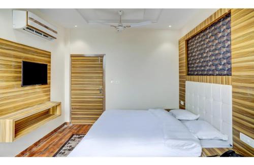 Zirakpur Hotel | Hotel Maahi