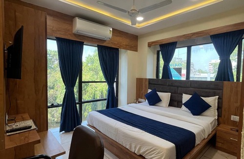 Ahmedabad Hotel | Hotel Mahaveer ! Budget-Friendly Stay with Modern Amenities.
