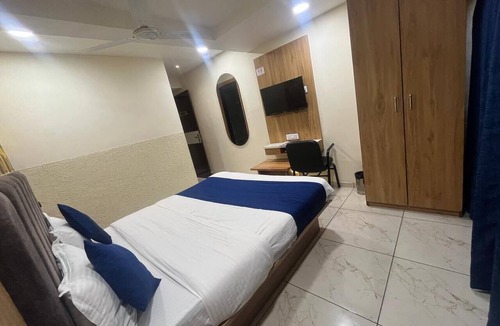 Ahmedabad Hotel | Hotel Mahaveer ! Budget-Friendly Stay with Modern Amenities.