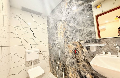 Ujjain Hotel | Hotel Malay - near Temple & Rail Station