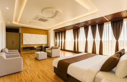 Alambagh Hotel | Hotel Manglam Inn Near CCS International Airport
