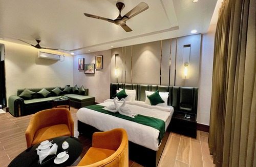 Lansdowne Hotel | Hotel Mango Groves